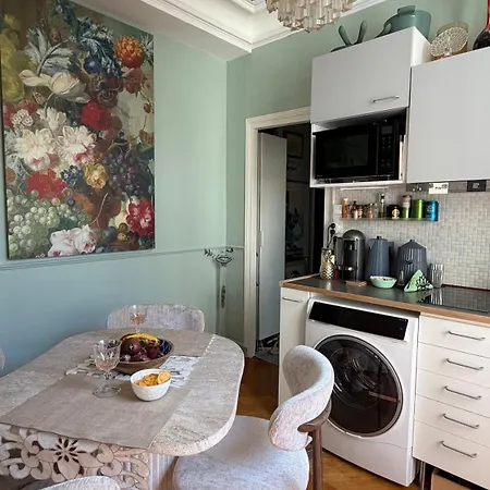 Daire Stylish And Private Setting Rue Des Martyrs, 9th Arrondissement Paris