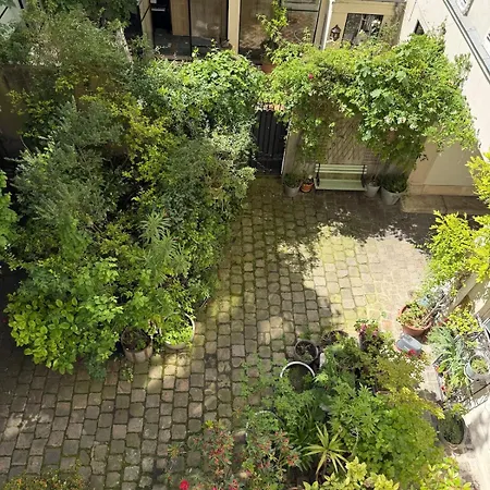 Apartment Stylish And Private Setting Rue Des Martyrs, 9th Arrondissement Paris