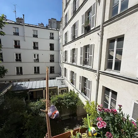 Stylish And Private Setting Rue Des Martyrs, 9th Arrondissement Daire Paris